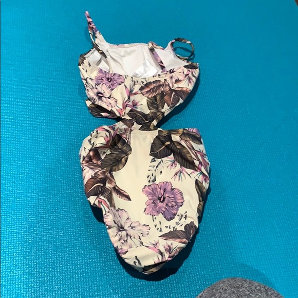 one piece bathing suit - Picture 2 of 2